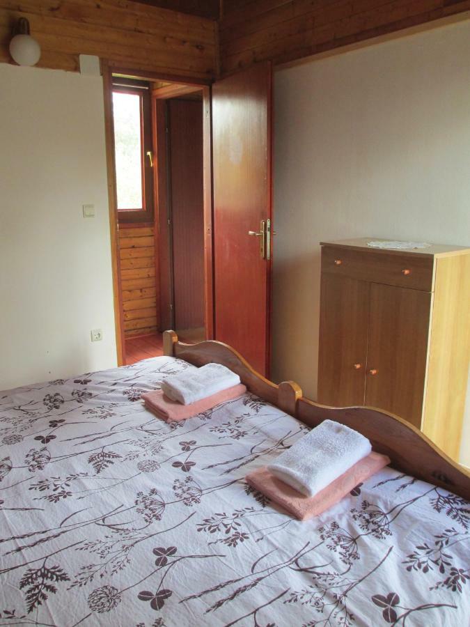 Apartments Family Trauber Korenica Bagian luar foto